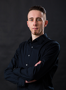 Sebastian Seibert Fachkraft Fuer Veranstaltungstechnik Locked And Loaded